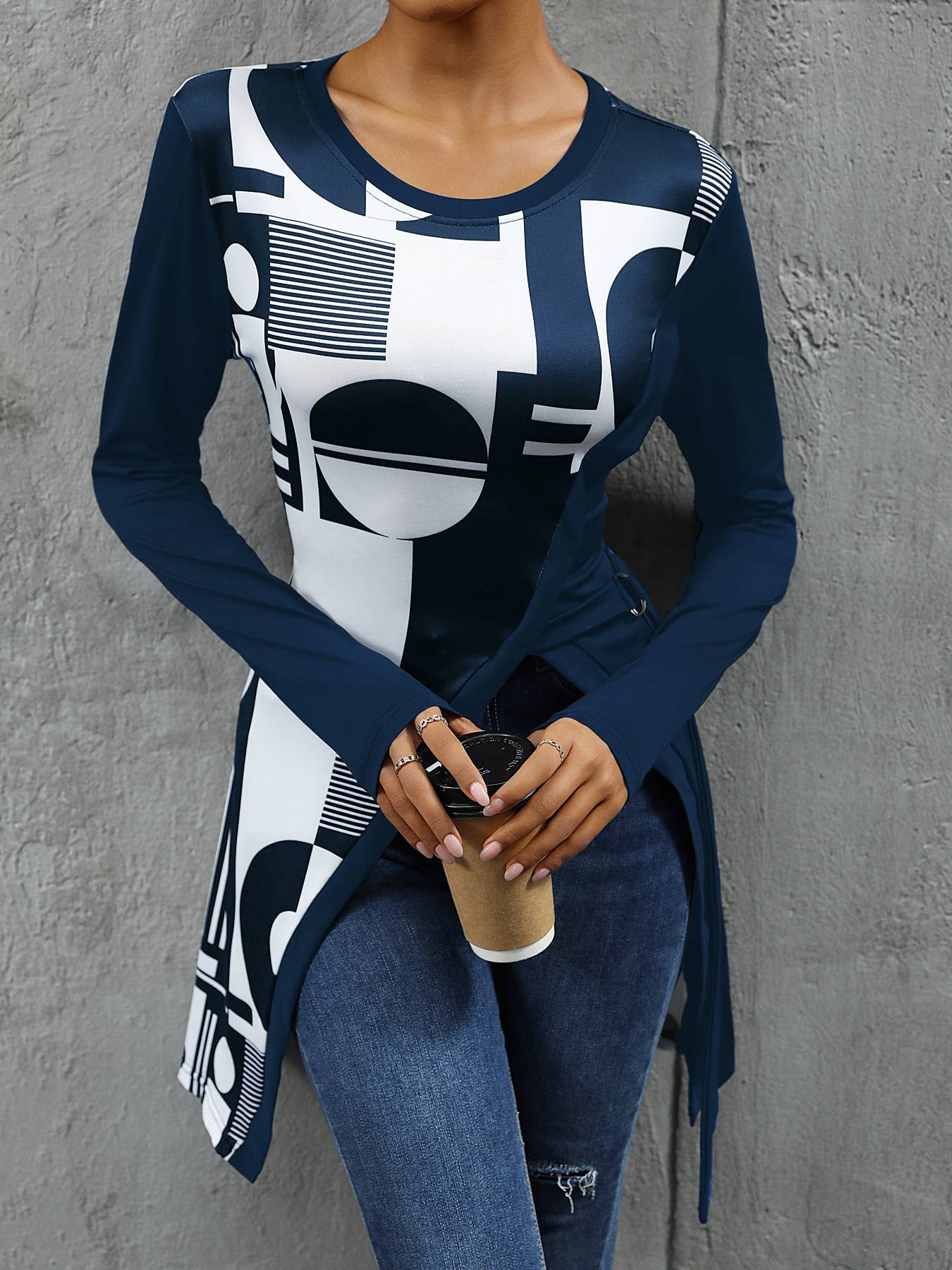 ELEGANT GEOMETRIC PRINT MEDIUM LENGTH SLIT TSHIRT