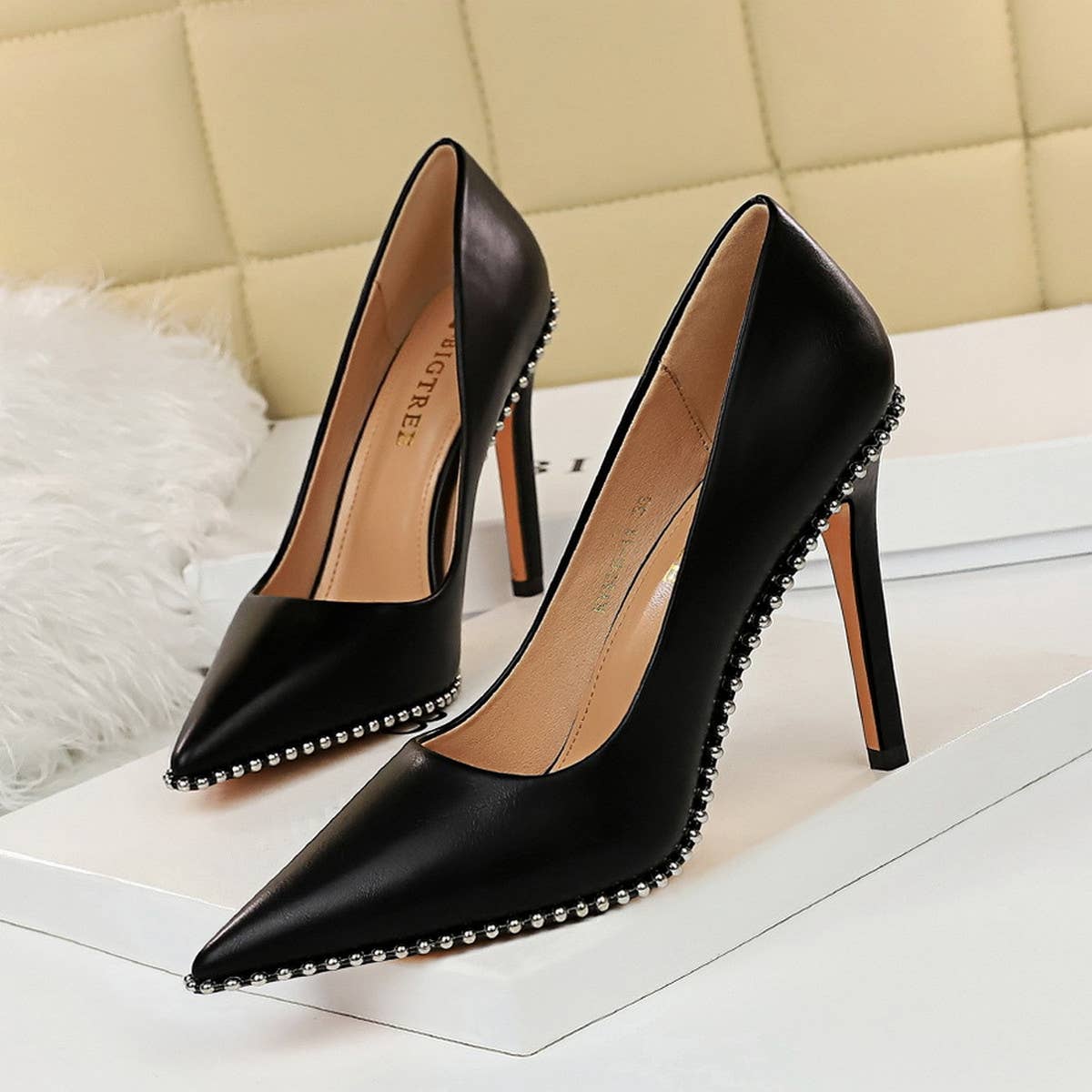 WOMEN SHALLOW POINTED RIVET HIGH HEELS