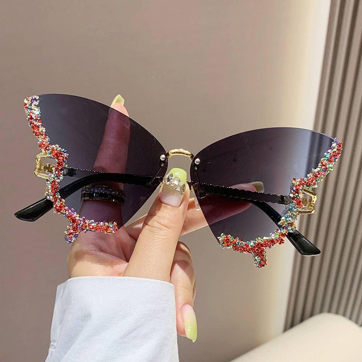 STYLISH LARGE FRAME BUTTERFLY DIAMOND SUNGLASSES_CWASG0192
