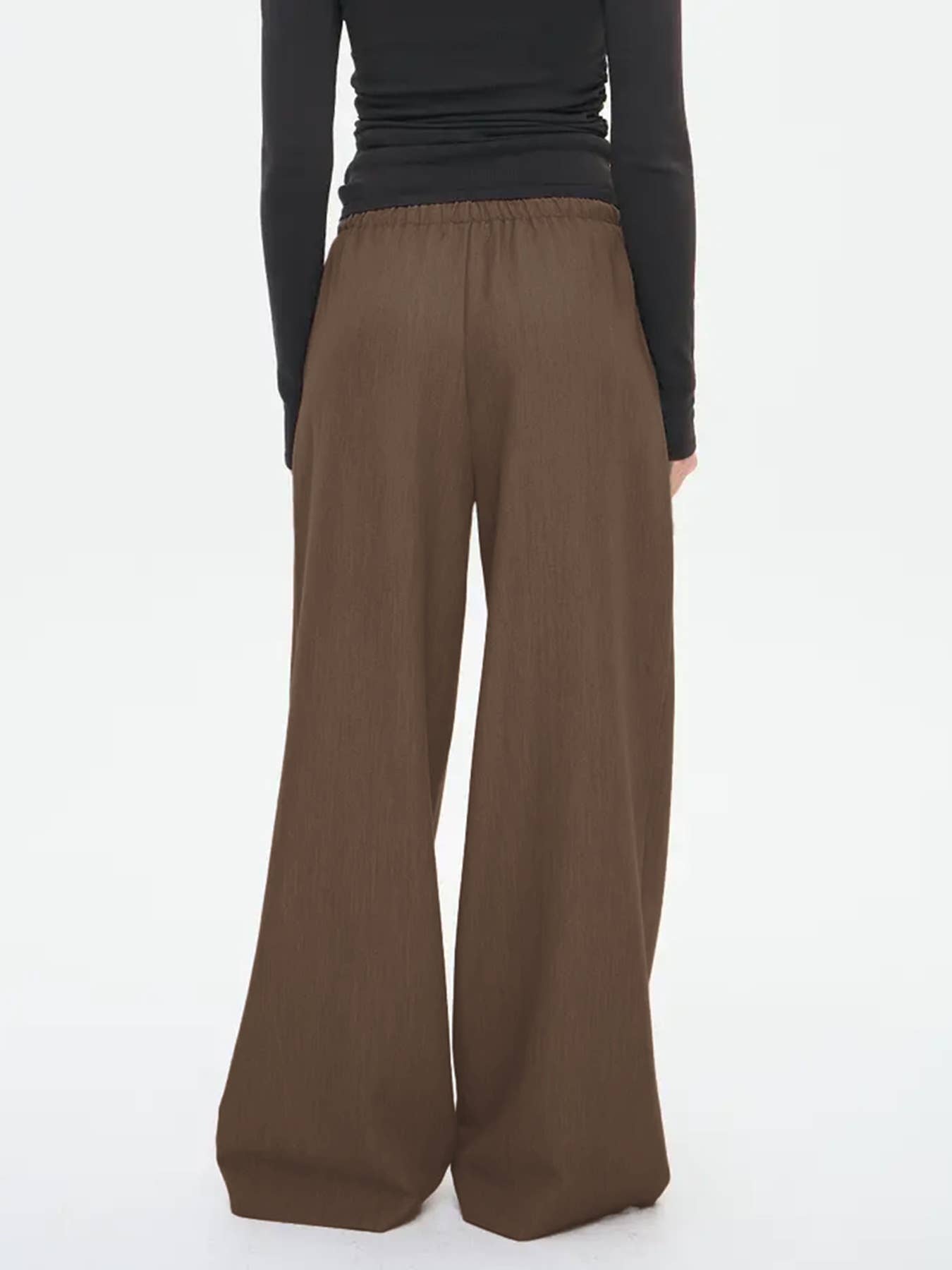 Stretched-waist drawstring straight-leg trousers