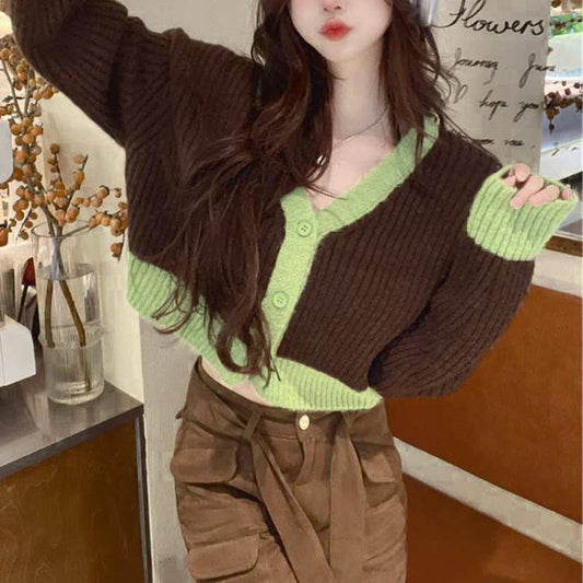 V-neck button knit cardigan color contrast short