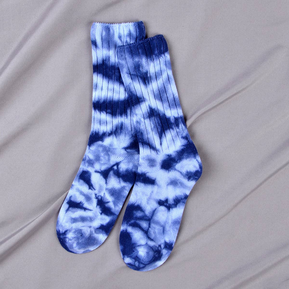 WOMEN DOUBLE-NEEDLE TIE-DYEING MID-TUBE SOCKS