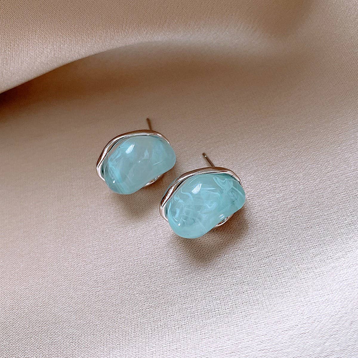 BLUE ICE CRYSTAL SIMPLE COMMUTER EARRINGS_CWAJE2330