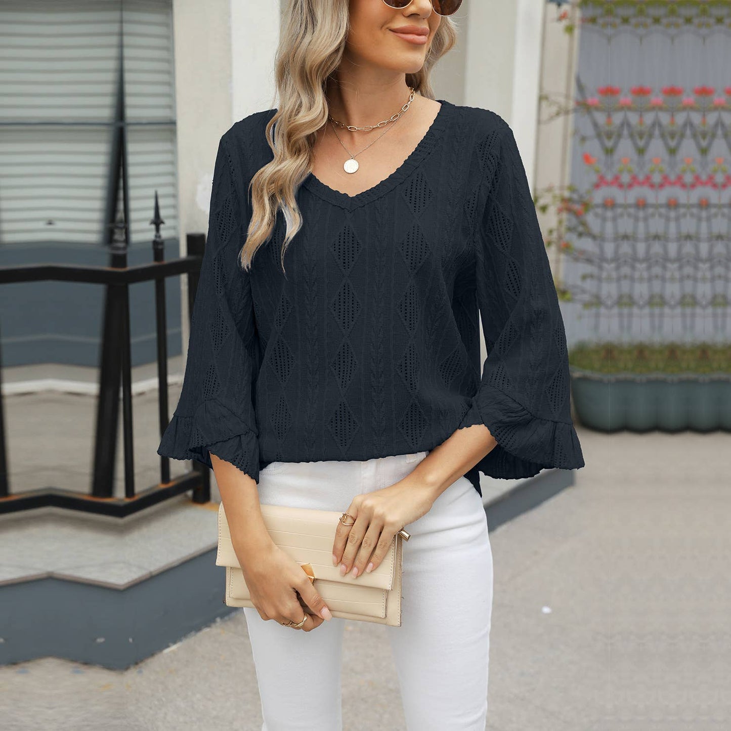 V-neck diamond check cutout horn sleeve T-shirt