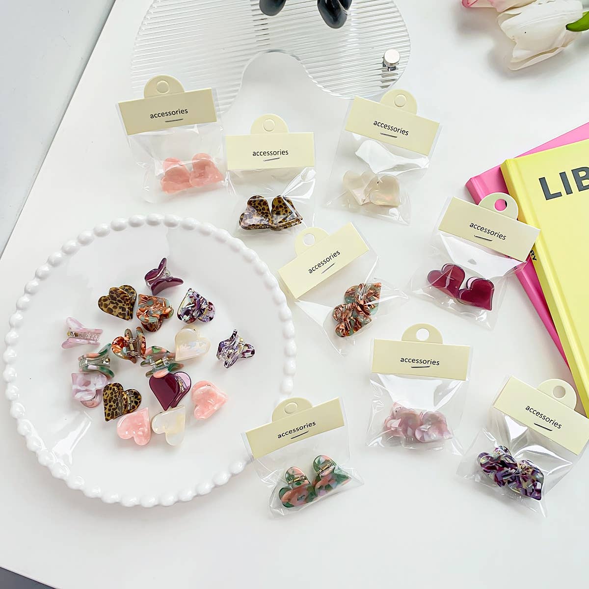 Mini children acetate board heart-shaped gripper