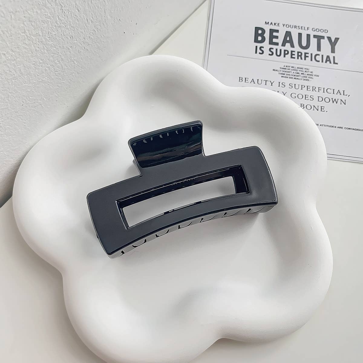 Arc-shaped semi-circular transparent gripper