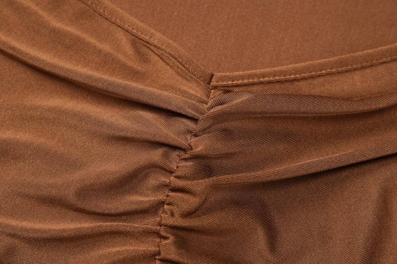 Long strapless dress that covers the hips