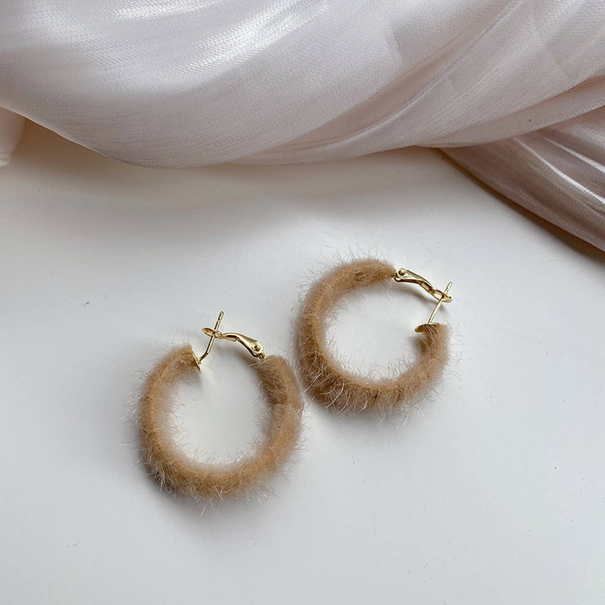 HONG KONG STYLE SHORT VELVET C HOOP EARRINGS