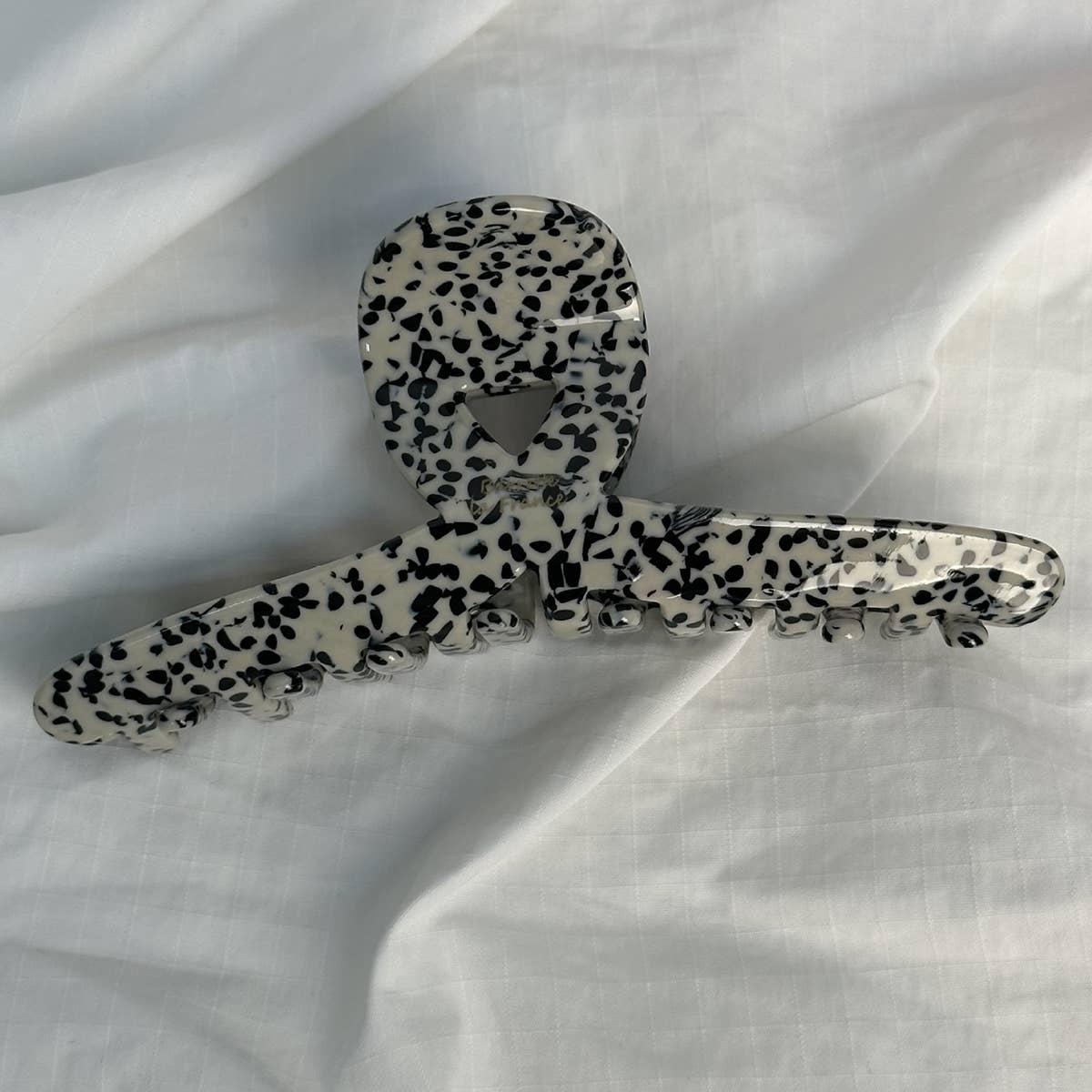 LARGE LINE SHARK HAIR CLIP_CWAHA0861