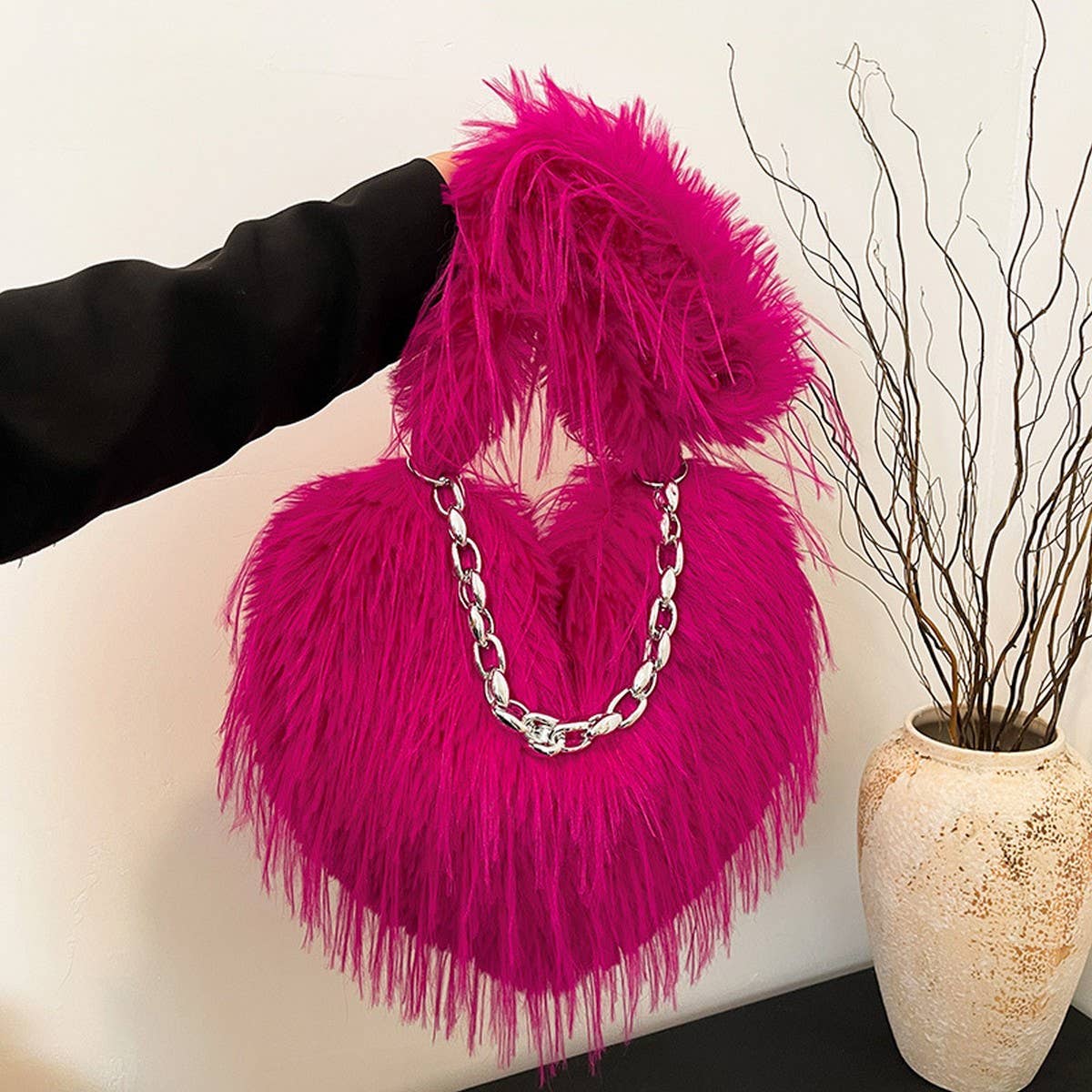 WINTER ONE-SHOULDER TASSEL HEART-SHAPED PLUSH BAG_CWAB3999