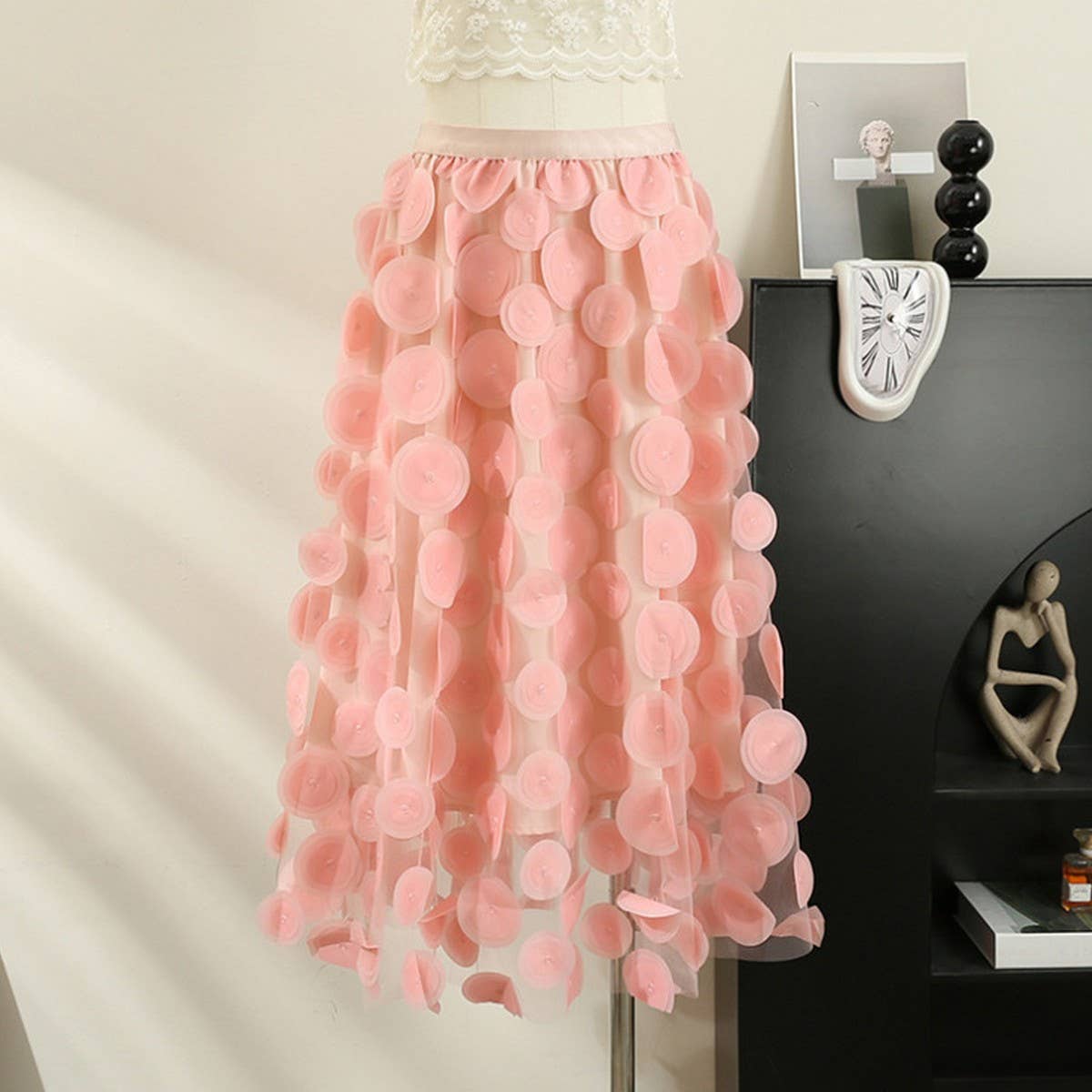 THREE-DIMENSIONAL FLORAL TULLE MESH SKIRT