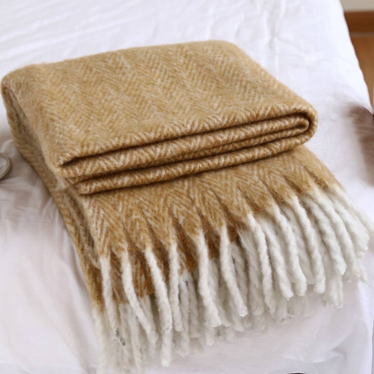 KNITTED SOLID COLOR LIGHTWEIGHT SOFA BLANKET