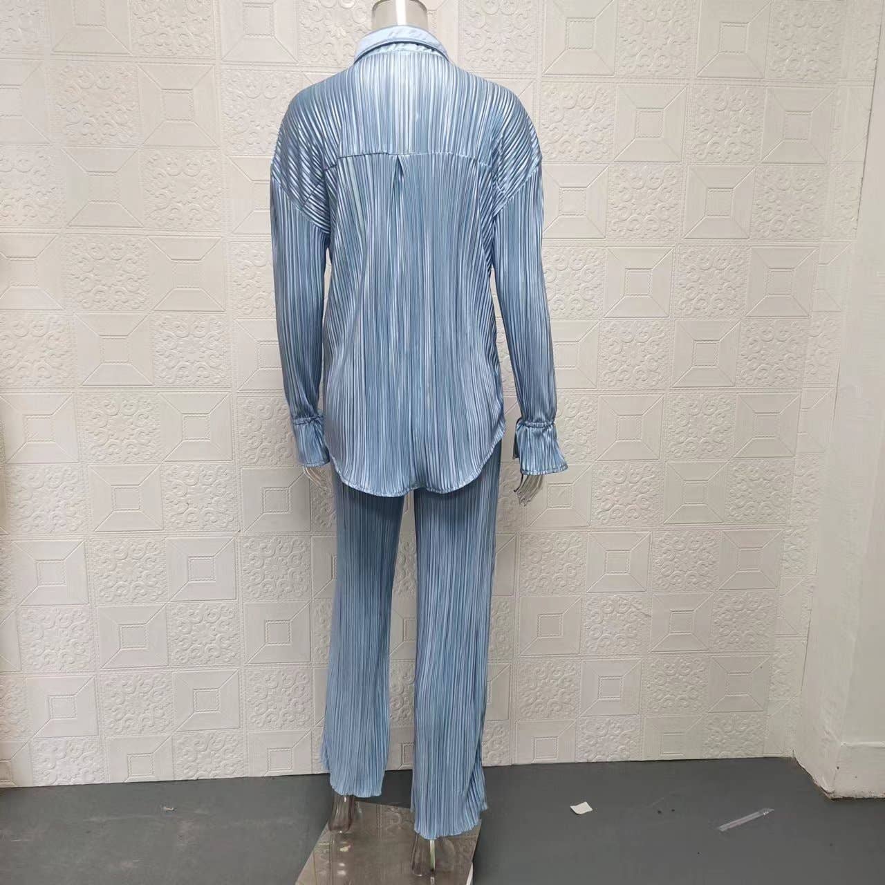 Pleated long-sleeved shirt, slit trousers set