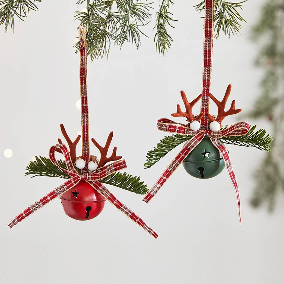 CWMM10420_CHRISTMAS REINDEER BELL DOOR HANGING ORNAMENT