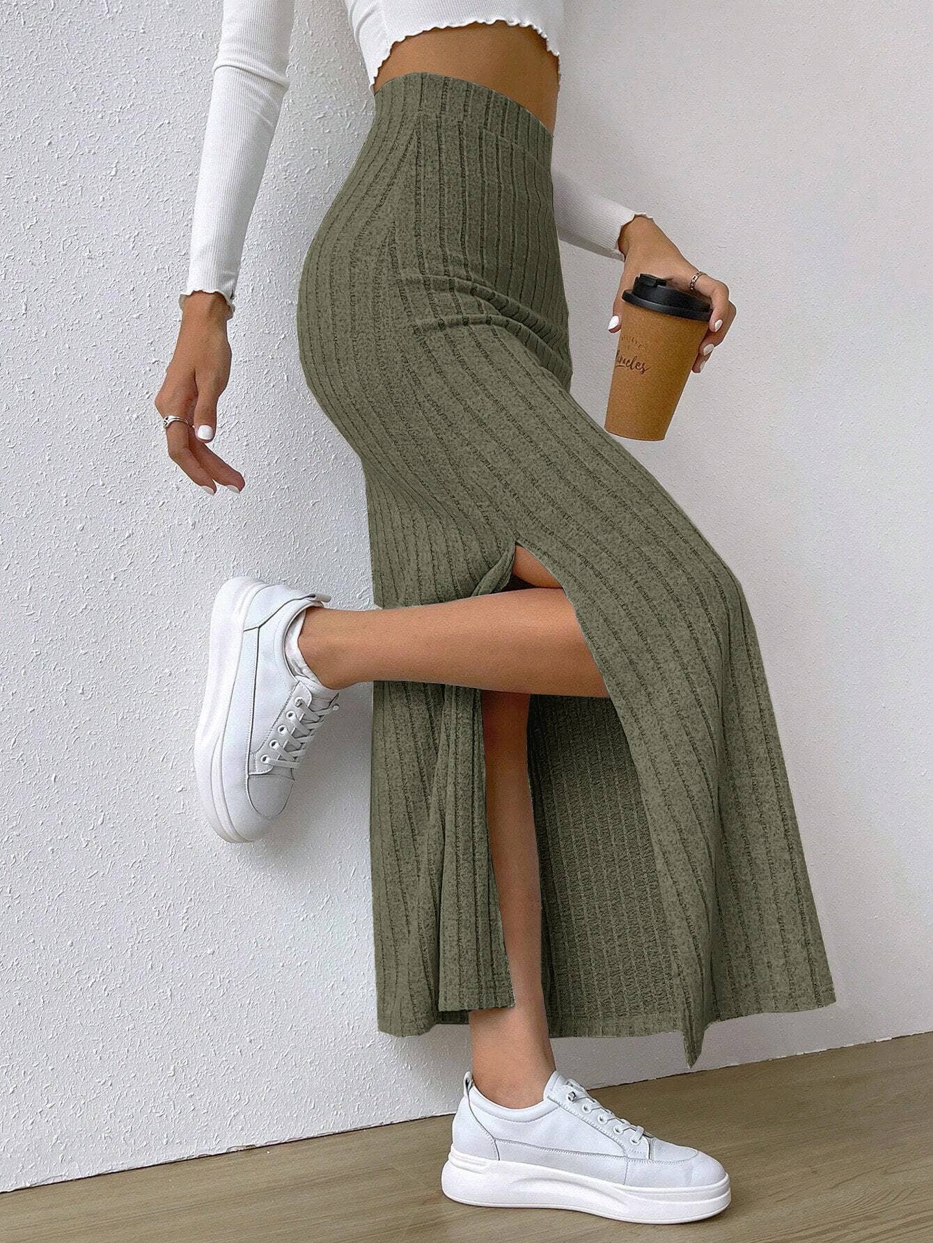 High-waisted side-slit form-fitting skirt