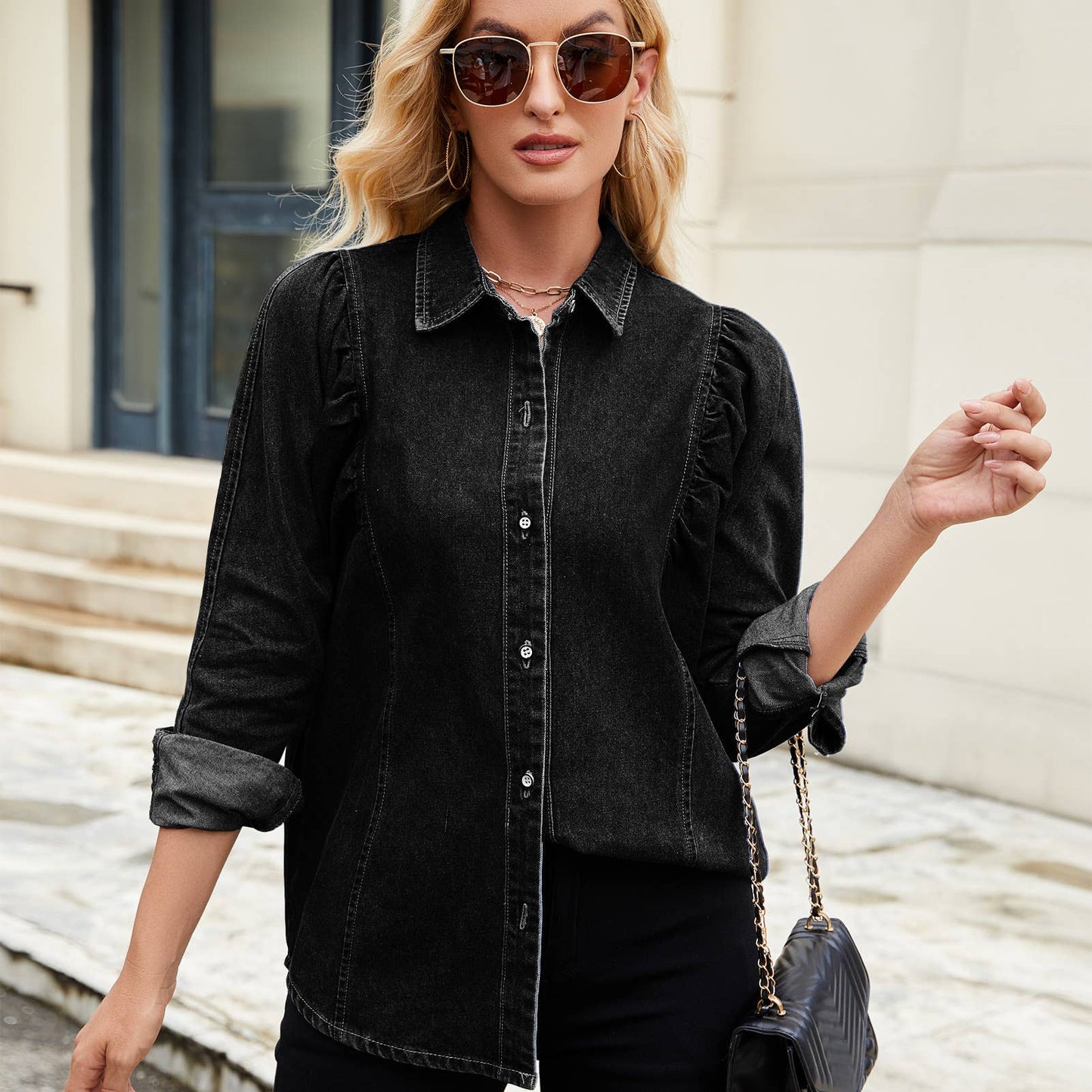 Washed shoulder-shrugging denim long sleeve shirt