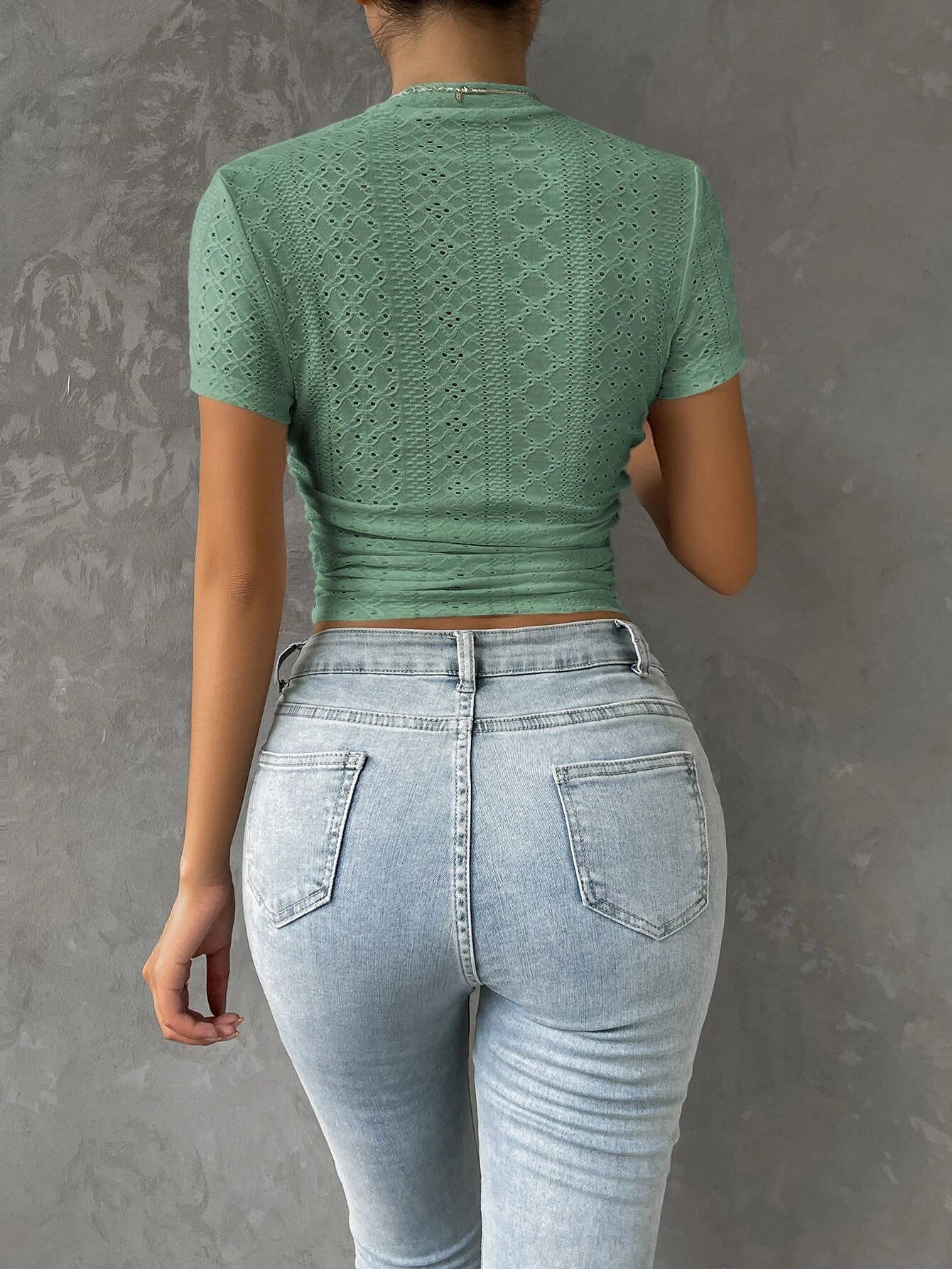 Slim solid color short sleeve drape crop T-shirt