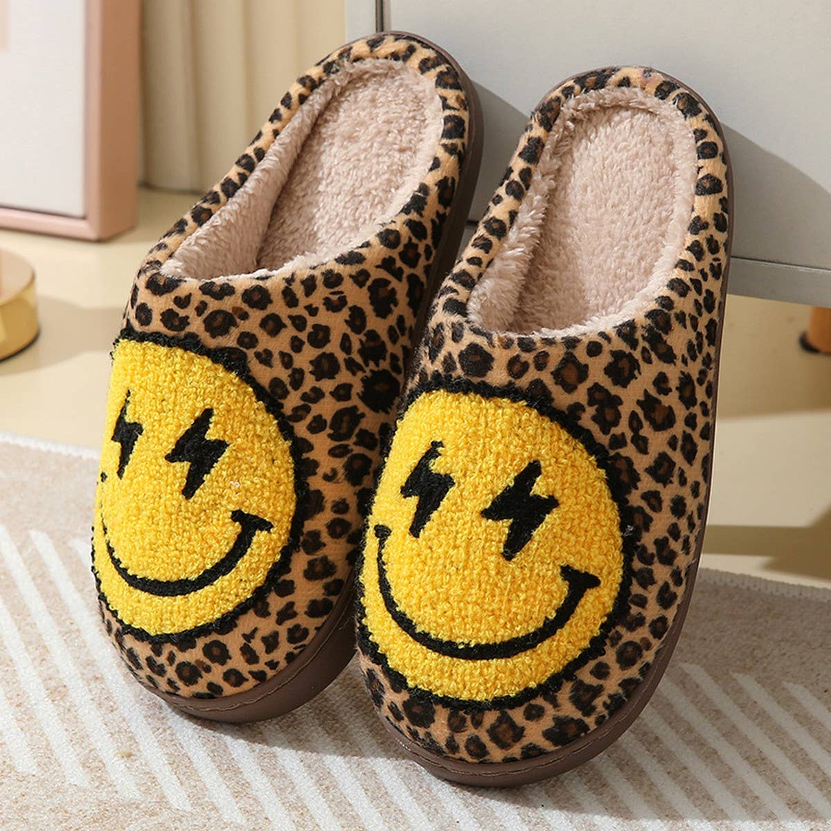 THUNDER EYE SMILING FACE LEOPARD PLUSH SLIPPERS