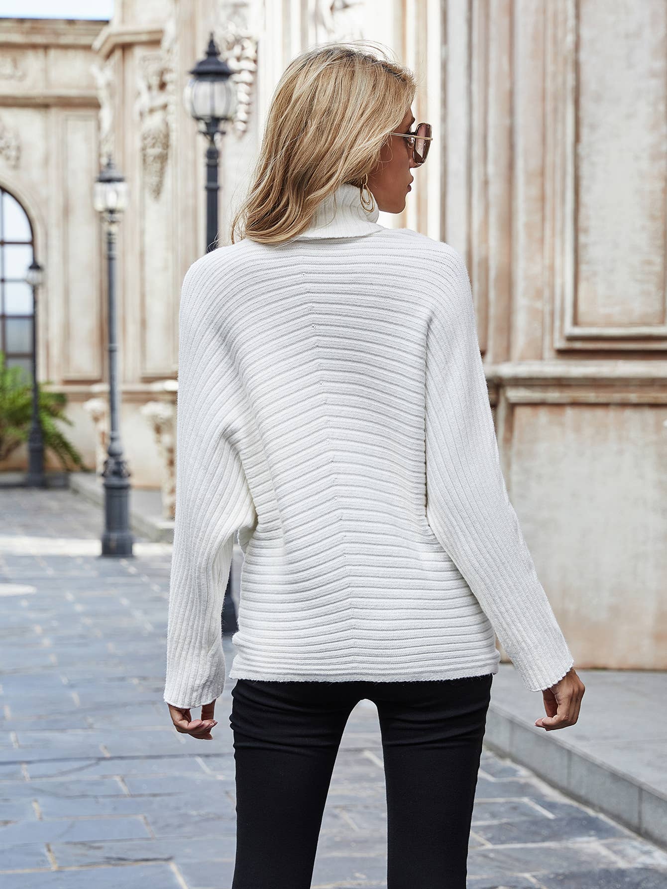 STYLISH LOOSE-FITTING SOLID TURTLENECK SWEATER