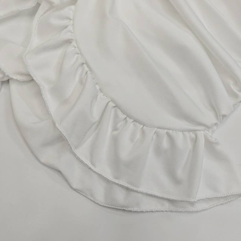 Solid-color pleated short dress wraps the hips