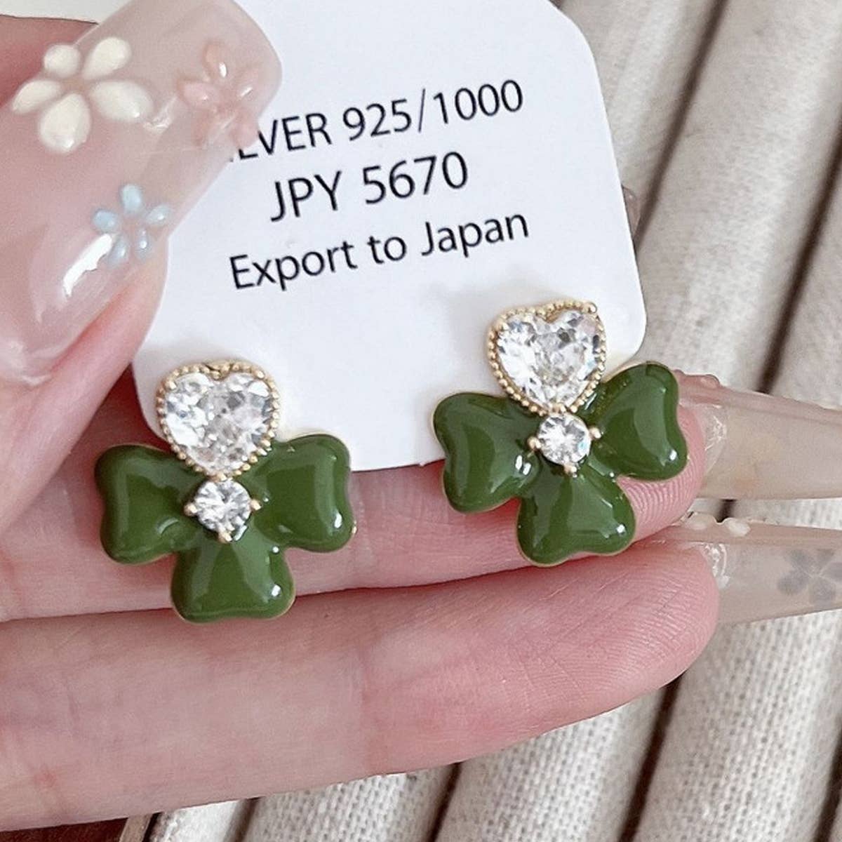 GREEN HEART FLOWER EARRINGS