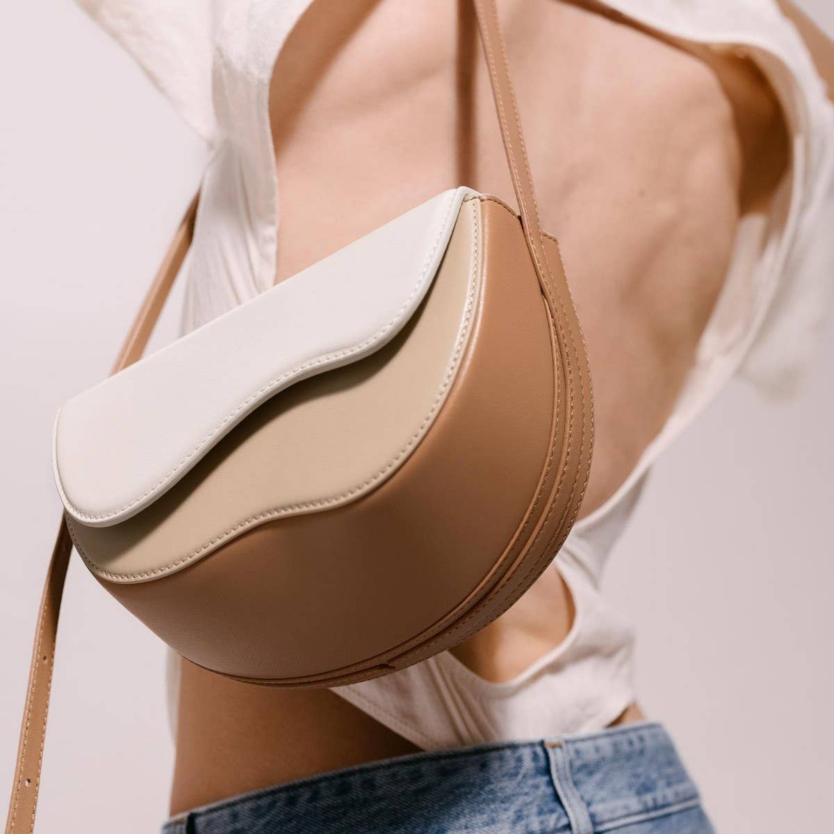 SEMI-CIRCULAR CONTRASTING SHOULDER CROSSBODY BAG_CWAB1931