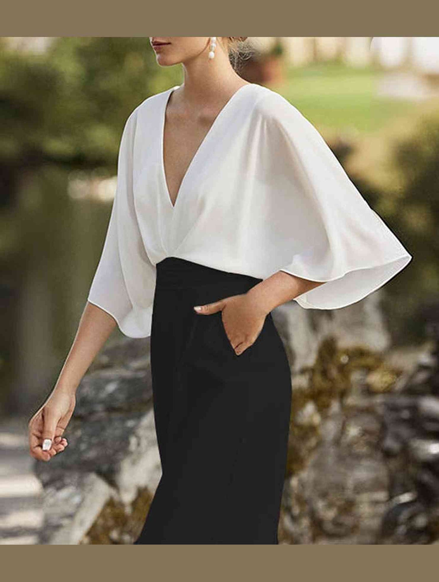 COLOR-MATCHING POCKET V-NECK ROMPER_CWSJS0774