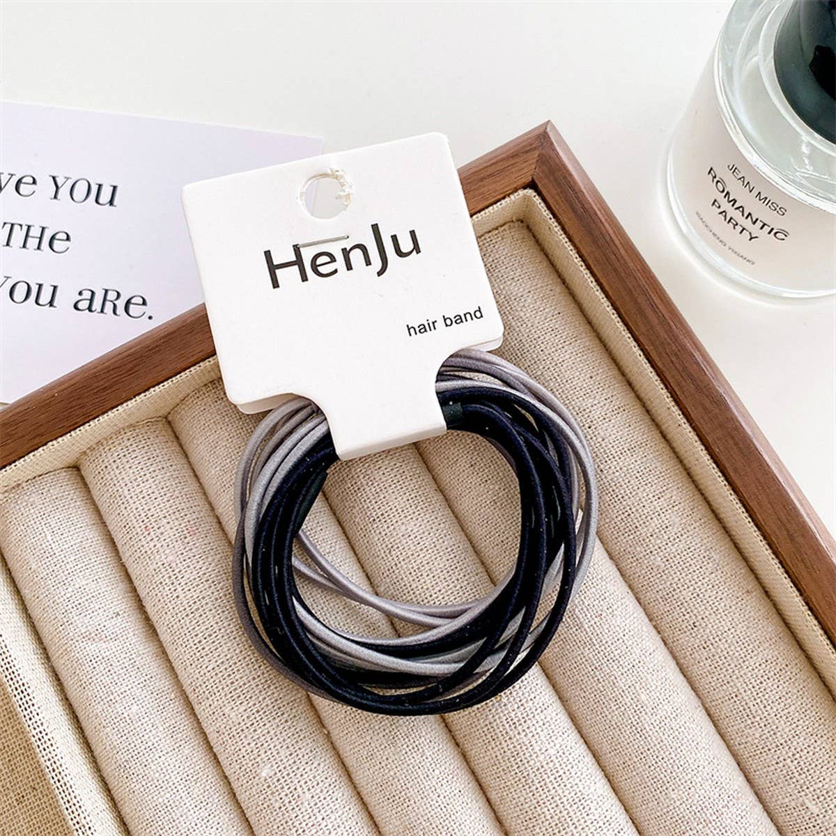 SIMPLE, DURABLE AND TRACELESS HAIR TIES_CWAHA1124