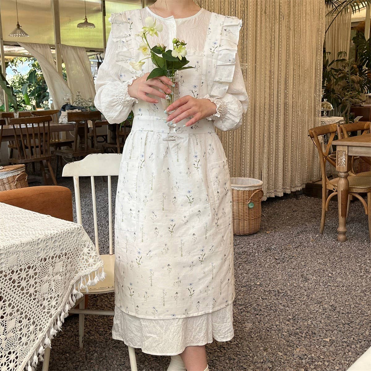 LINES,COTTON AND LINEN PRINTED RUFFLED FLORAL APRON