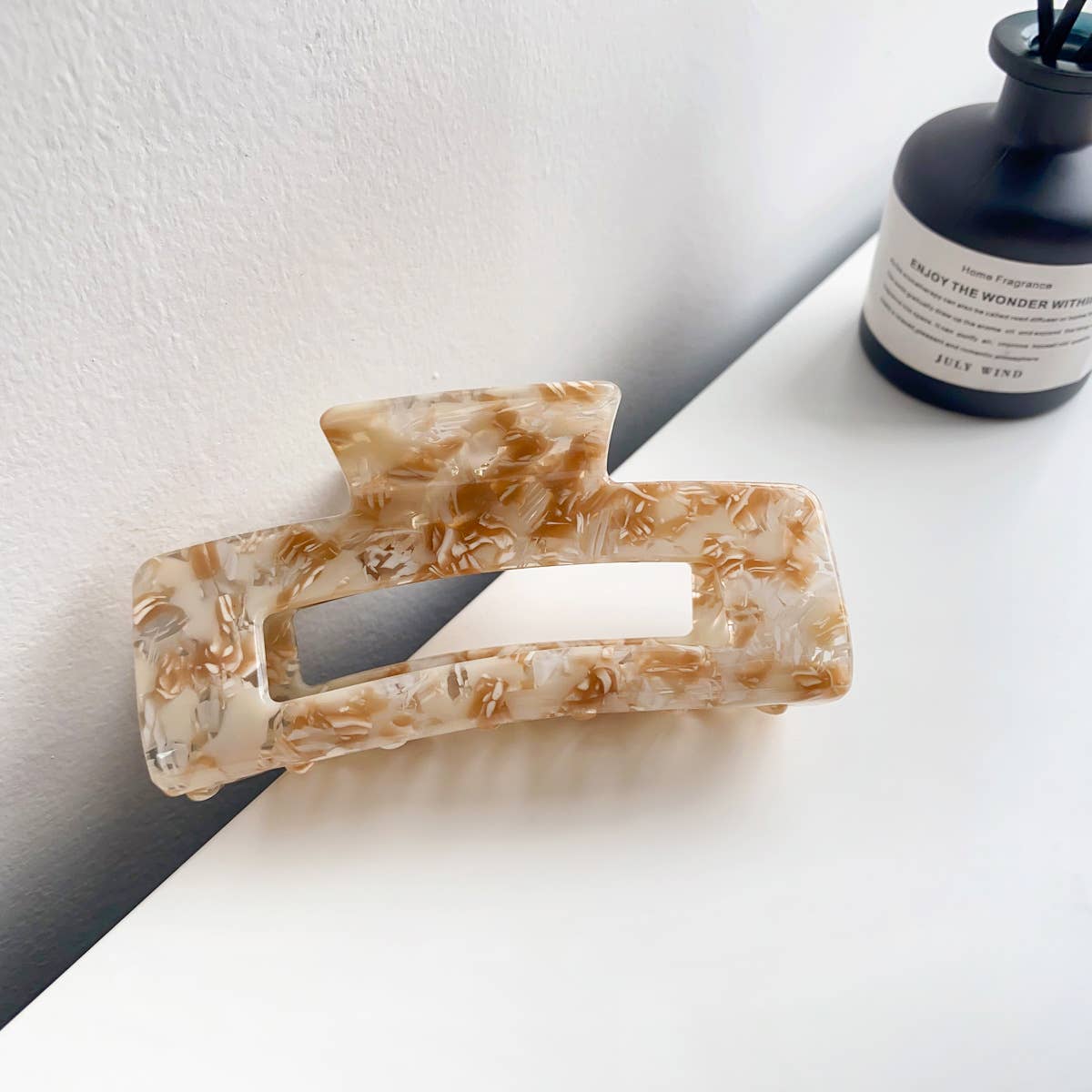 Retro and high-end acetate leopard hair clippers