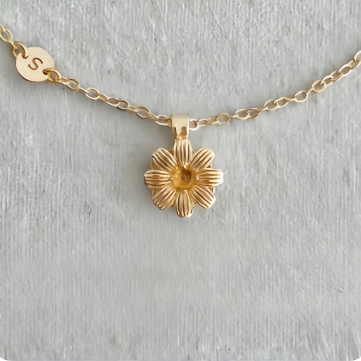 DECEMBER FLOWER ROTATING FLOWER LUCKY NECKLACE