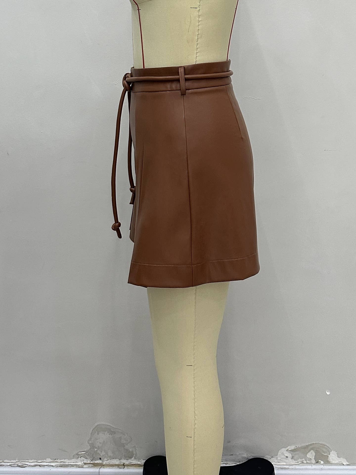 Leather-textured PU leather shorts