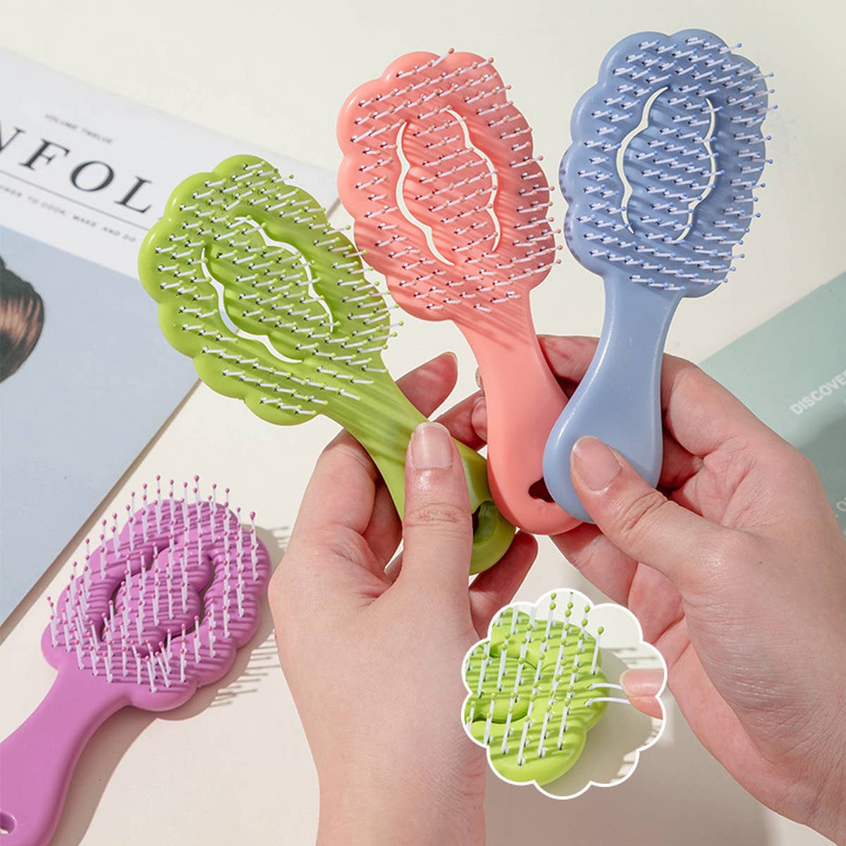 CUTE CARTOON CLOUD MINI MASSAGE COMB