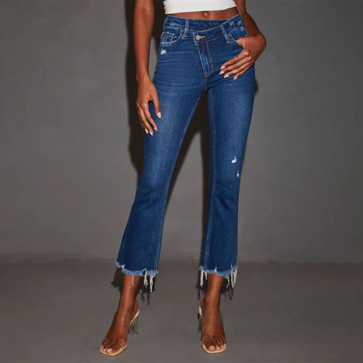 Fashionable slim fit cropped jeans