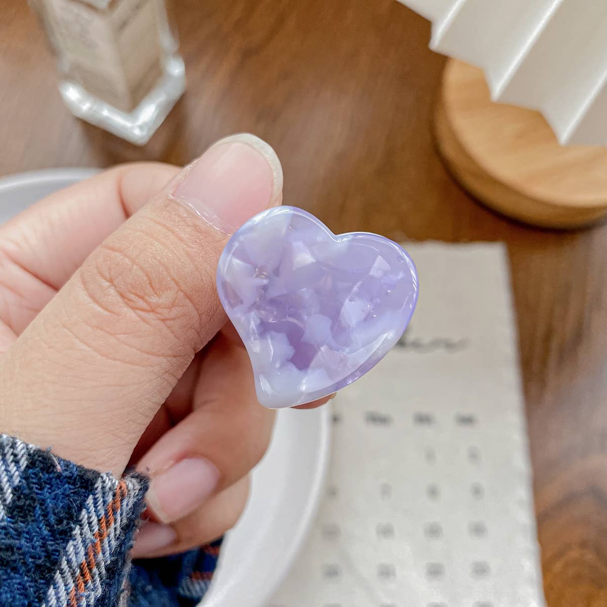 Cute acetic acid heart-shaped small clipper