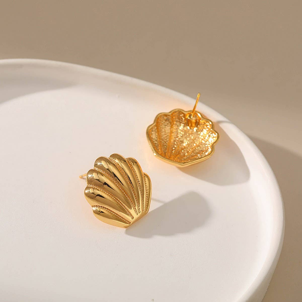 TEMPERAMENT LIGHT LUXURY METAL SHELL EARRINGS