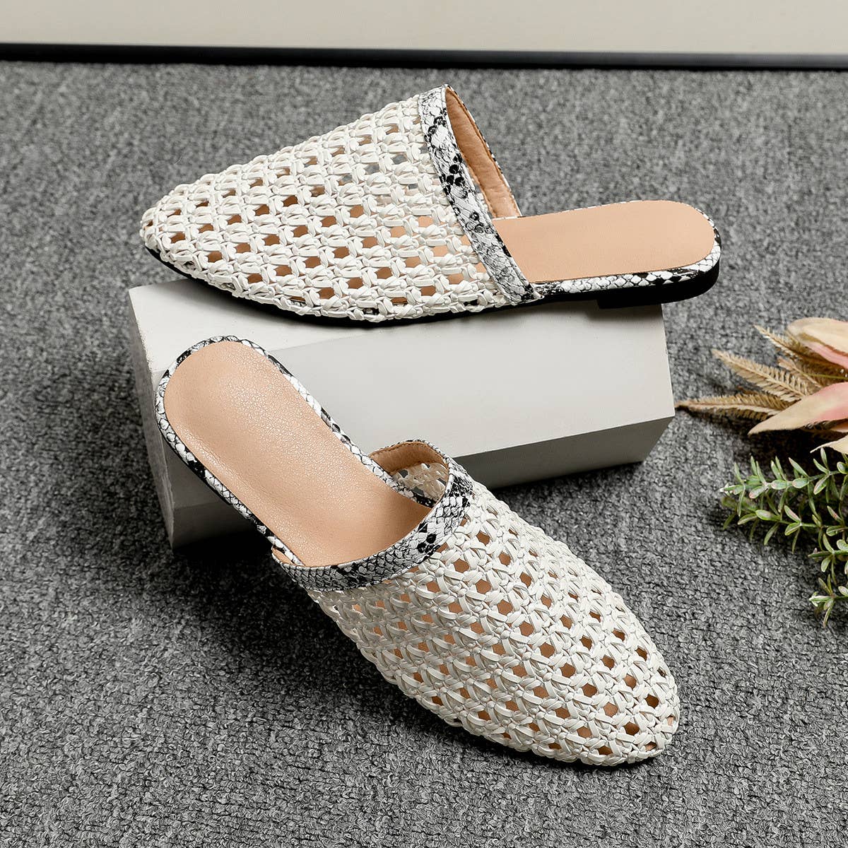 EXTERNAL BREATHABLE MESH FLAT BOTTOM MULES_CWSHF0037