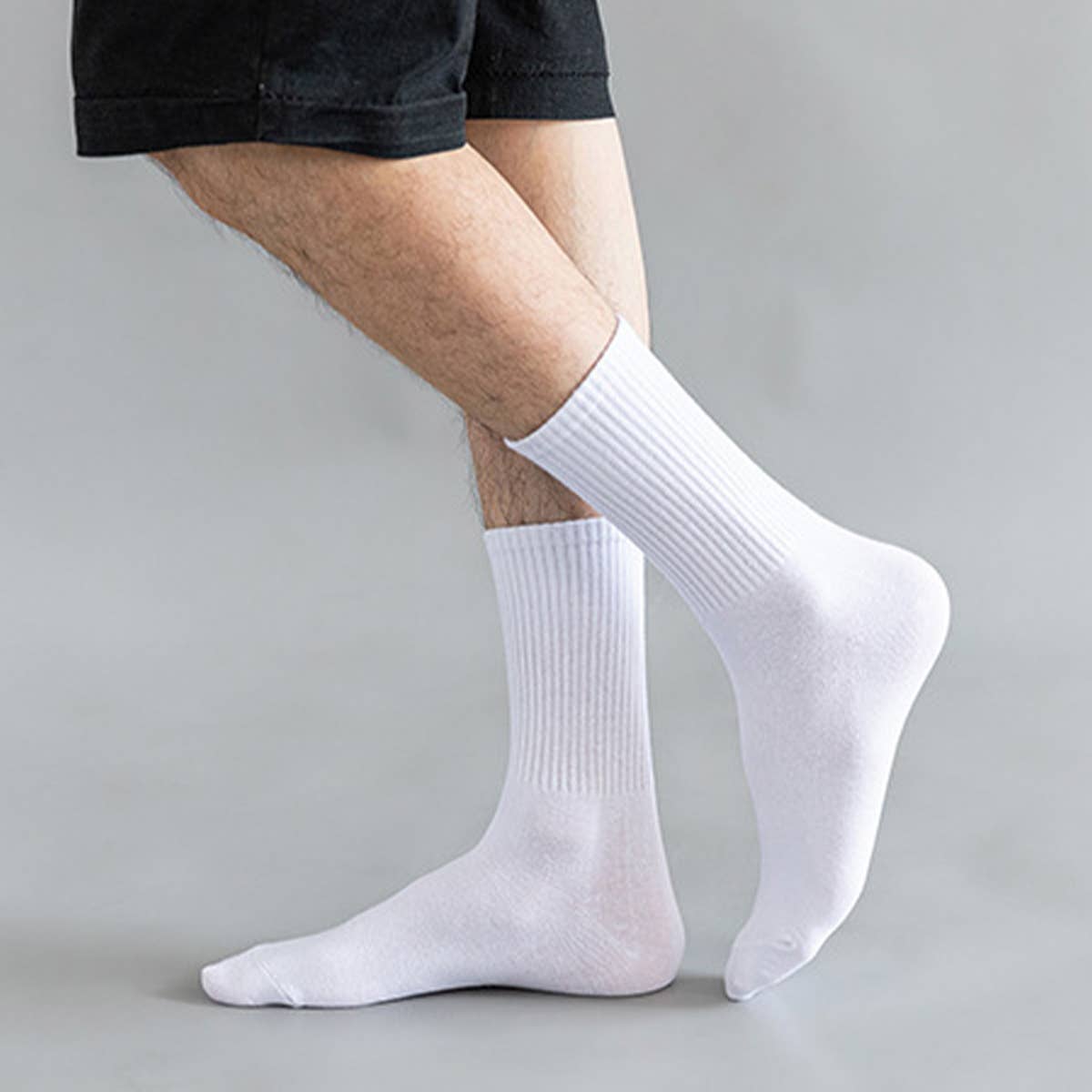 VERSATILE SOLID COLOR CASUAL MID-CALF SOCKS