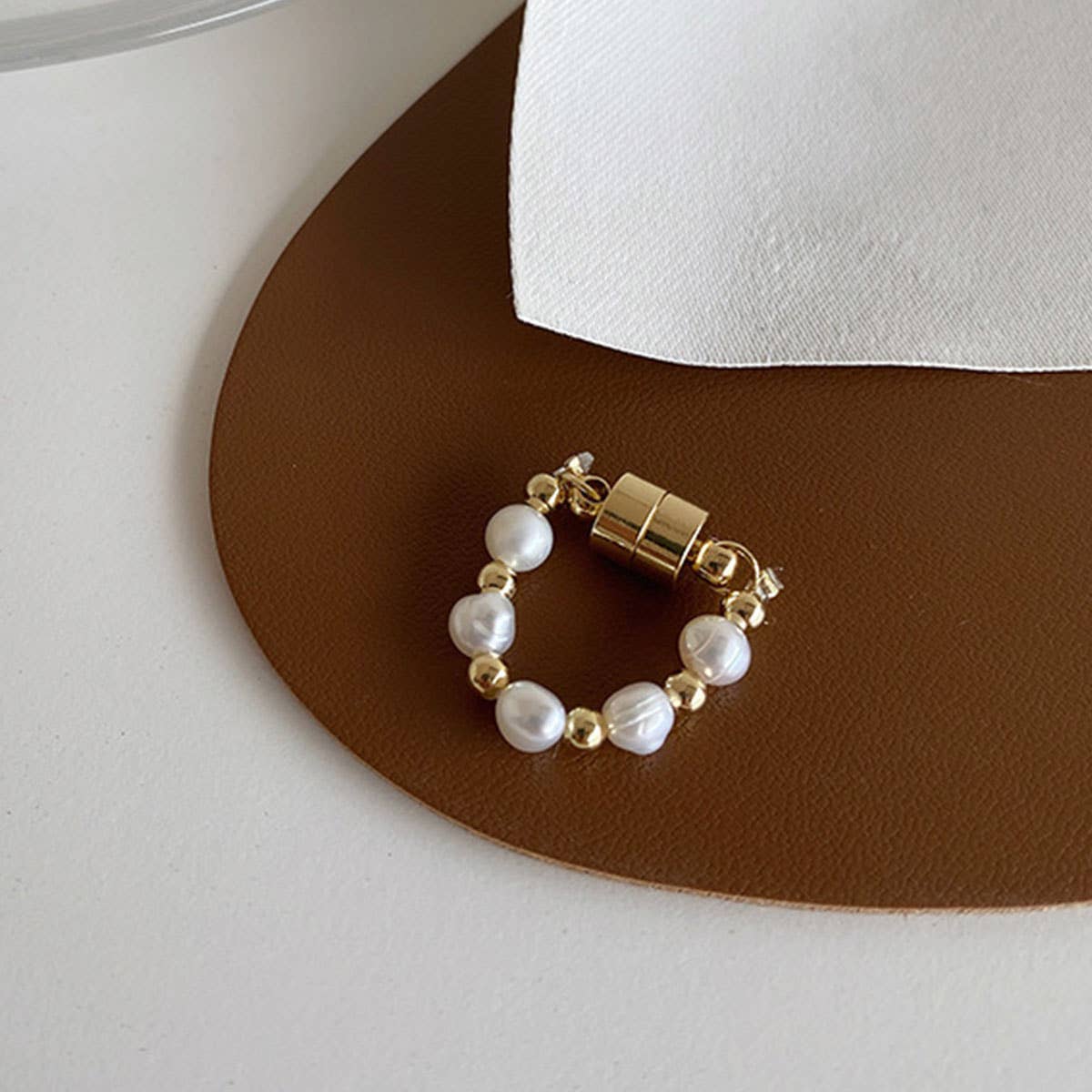 Retro freshwater pearl magnetic ear bone clips