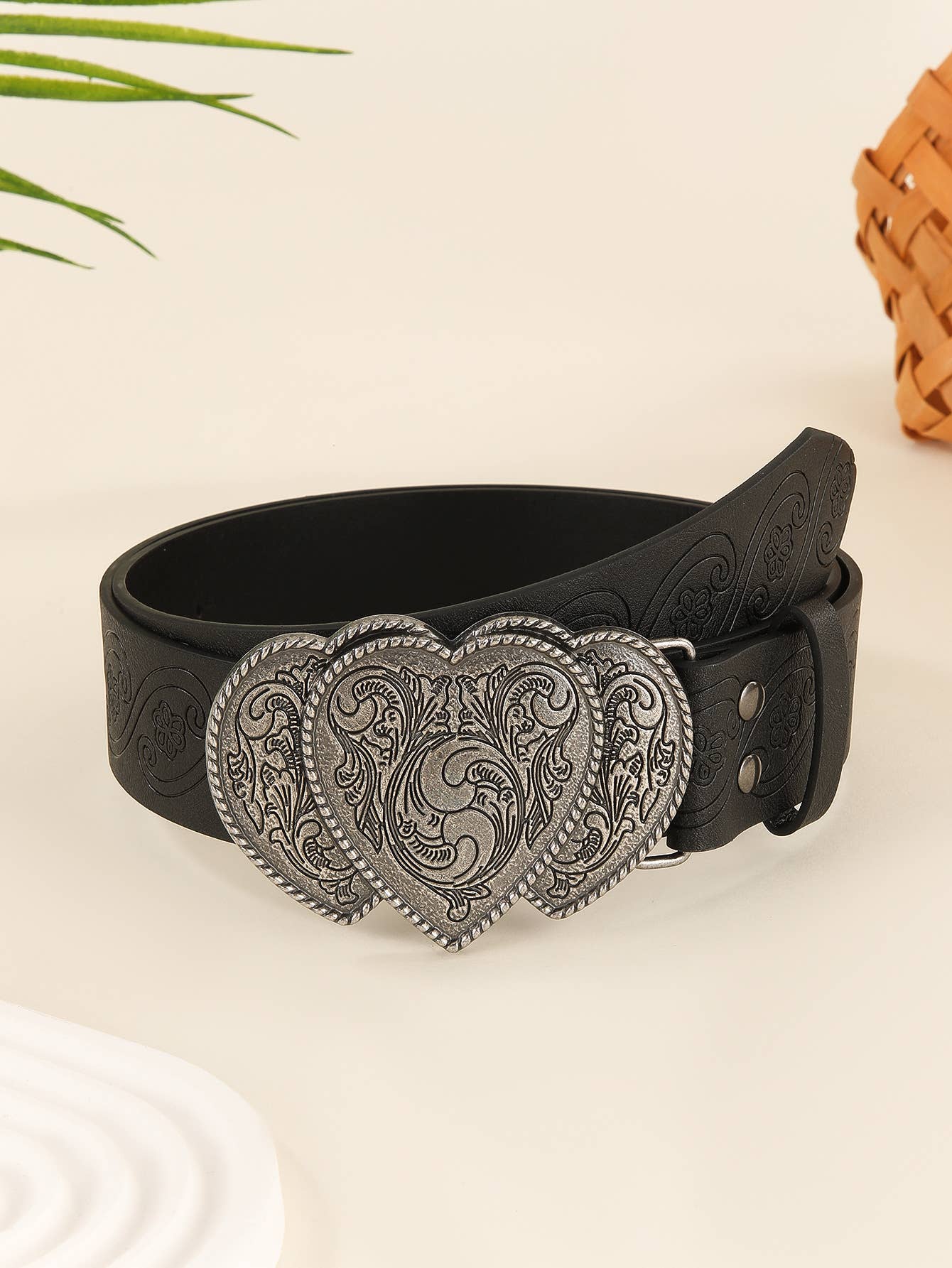 Retro heart-shaped engraved punk exquisite belt