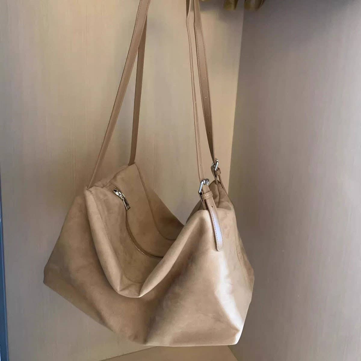 LARGE CAPACITY VELVET DOUBLE STRAP SHOULDER BAG_CWAB4113