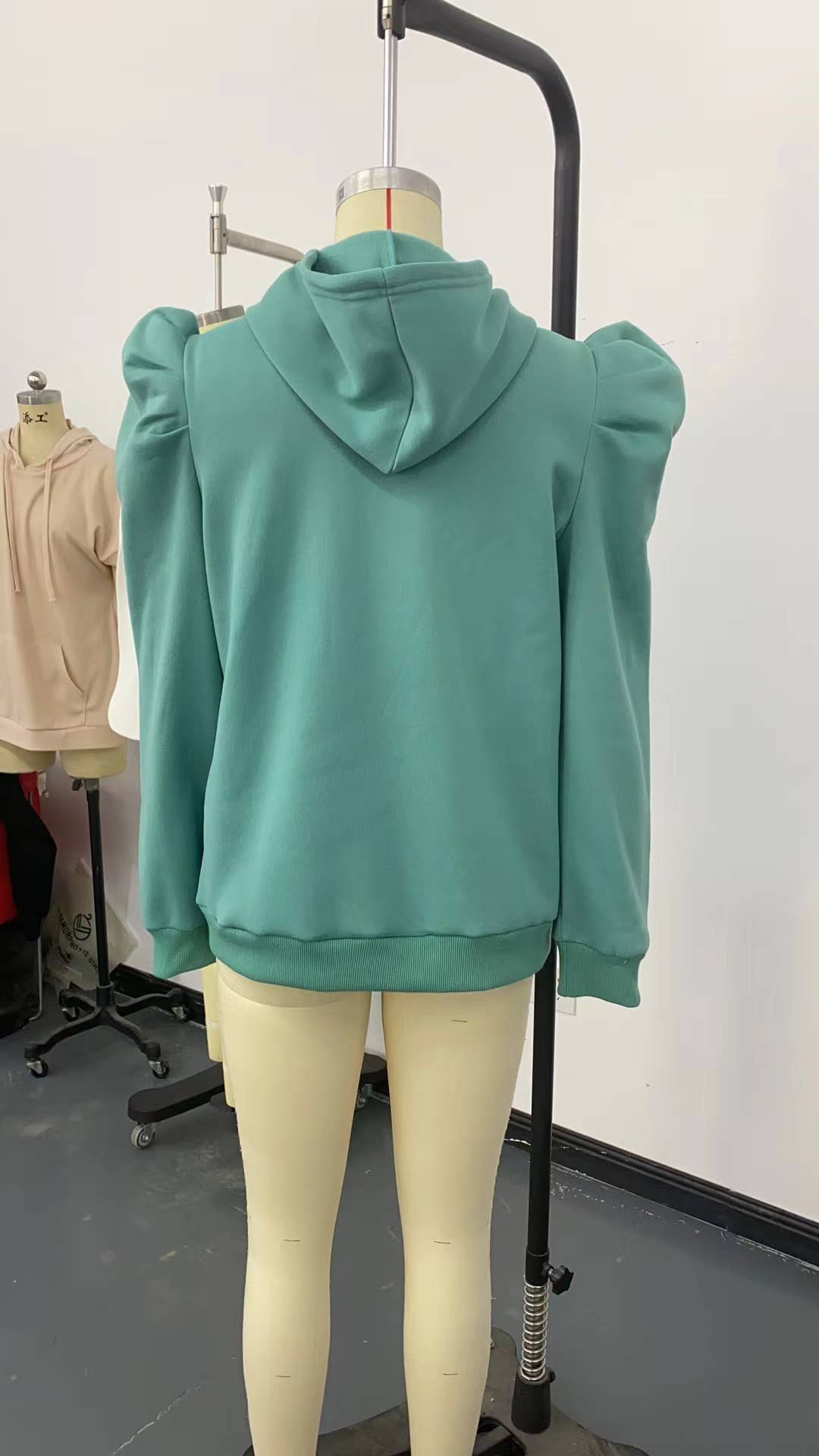 Fashionable hooded long sleeve casual sweatshirt