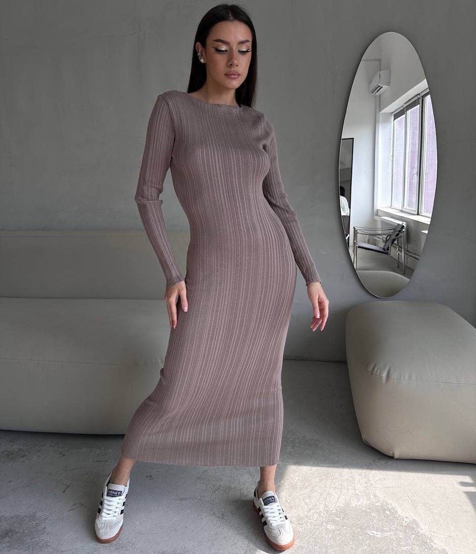 SOLID COLOR ROUND NECK SLIMMING LONG DRESS