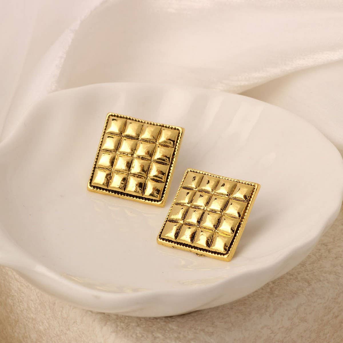 NEW SIMPLE HOLLOW FLOWER ENAMEL EARRINGS