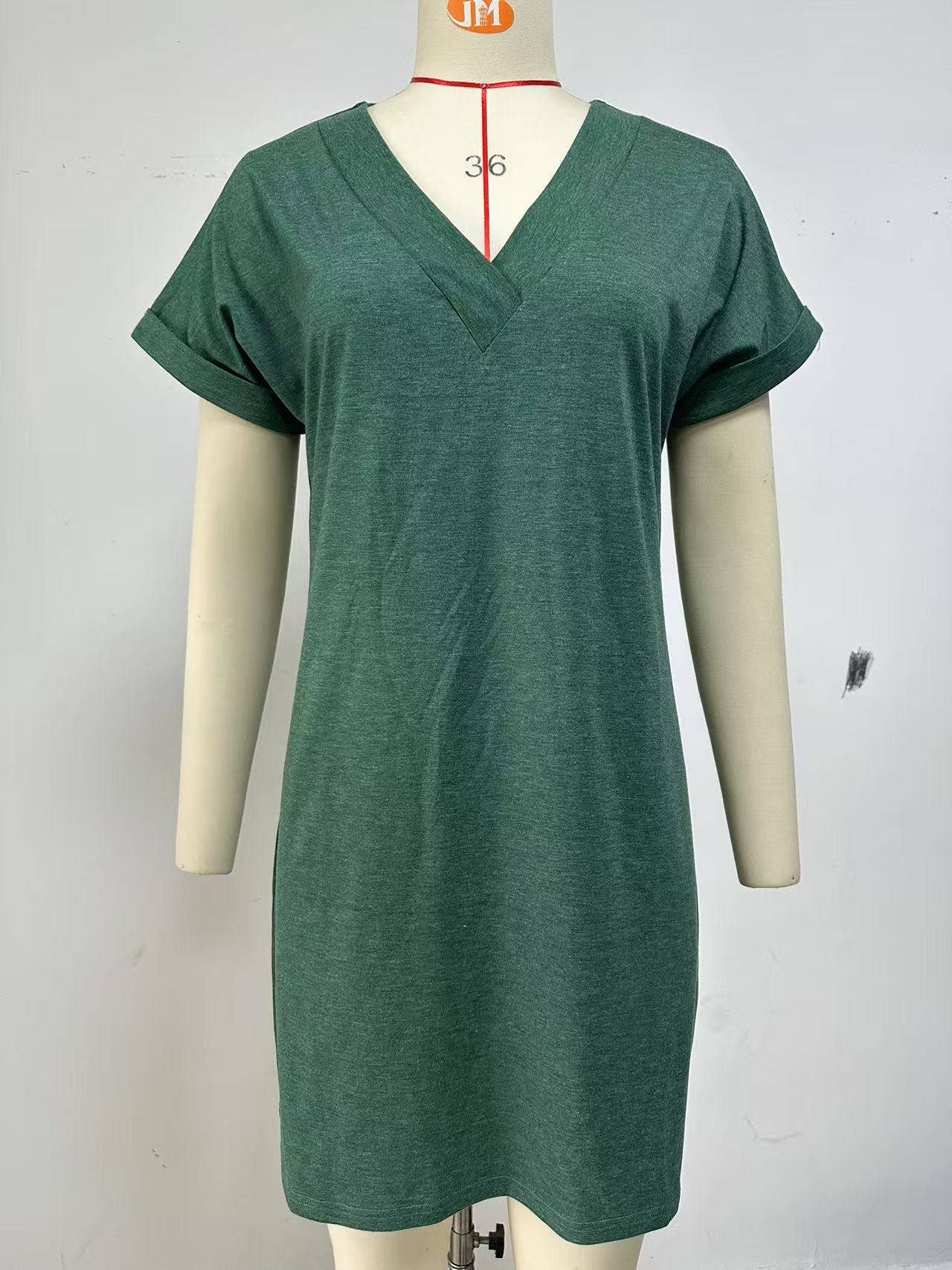 Solid color V-neck short-sleeved casual dress
