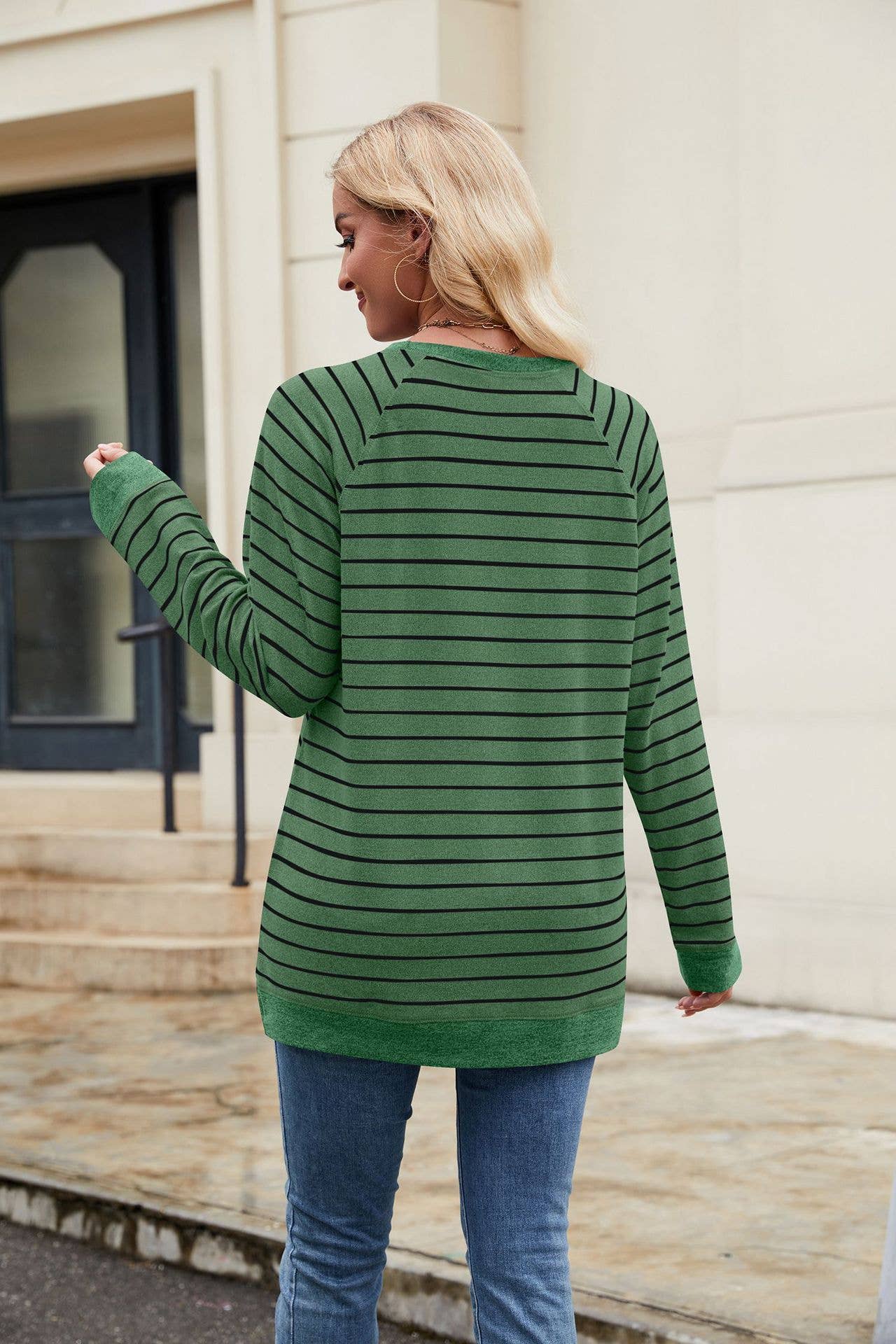 Striped round-neck long-sleeved pocket T-shirt