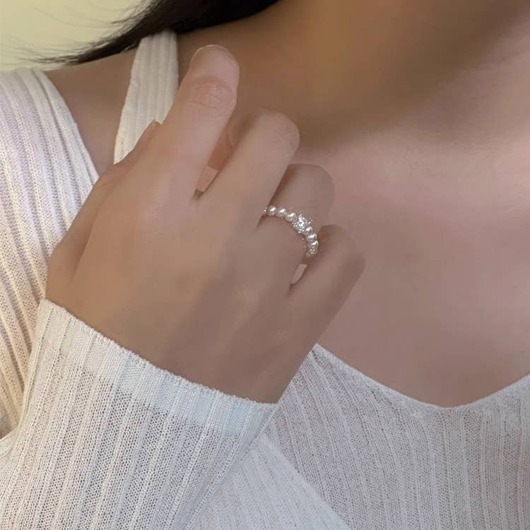 Pearl spliced small cube sugar ring