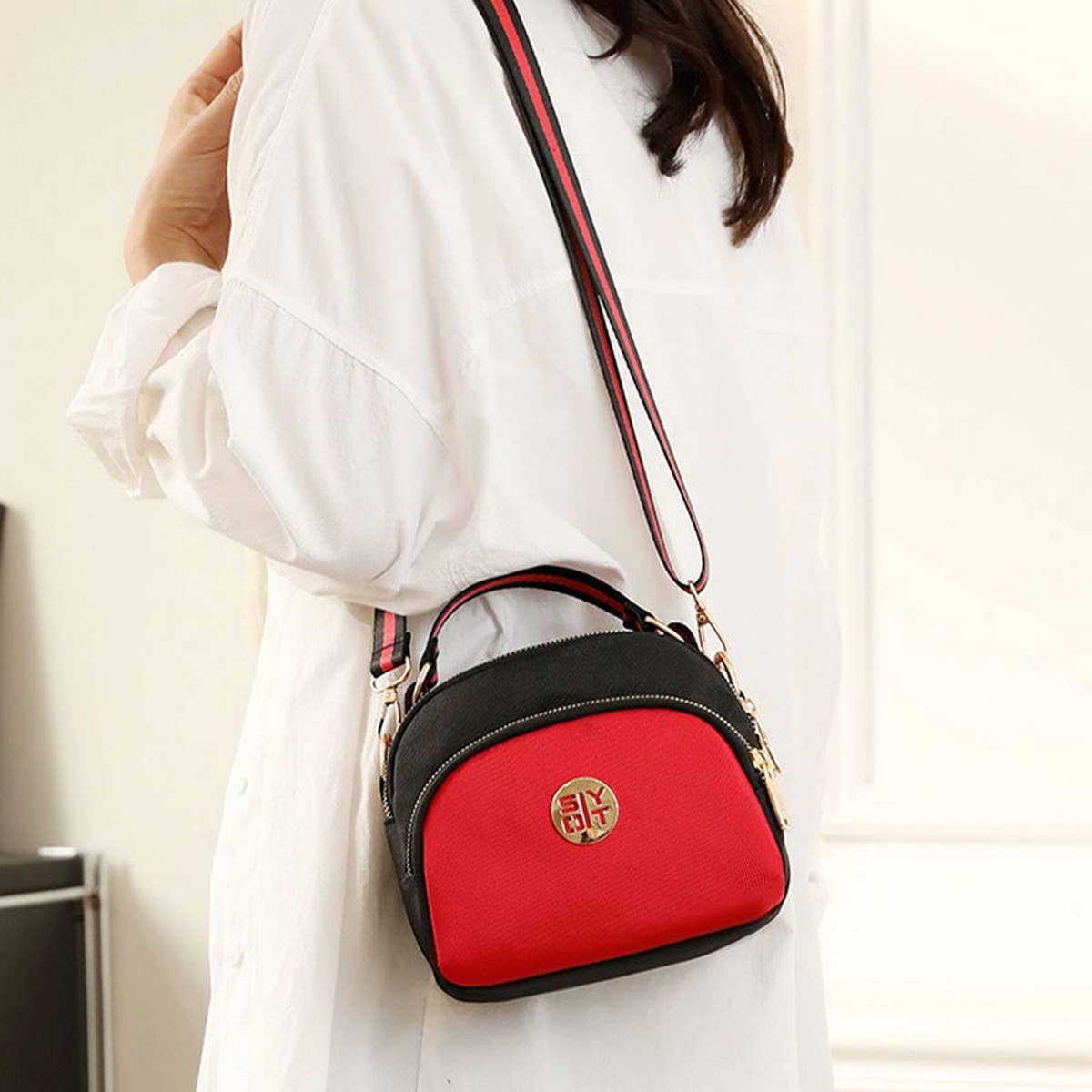 FASHIONABLE AND CASUAL NYLON SHOULDER BAG_CWAB3490