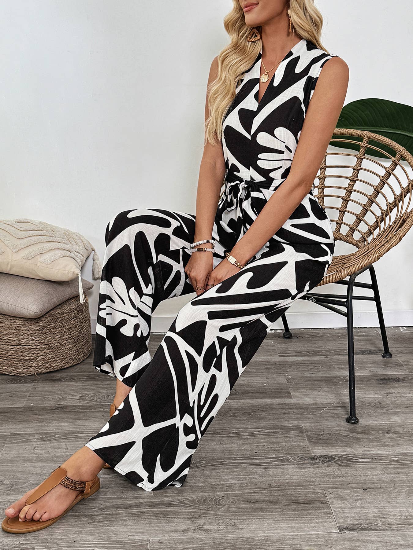 V-neck commuter sleeveless printed jumpsuit