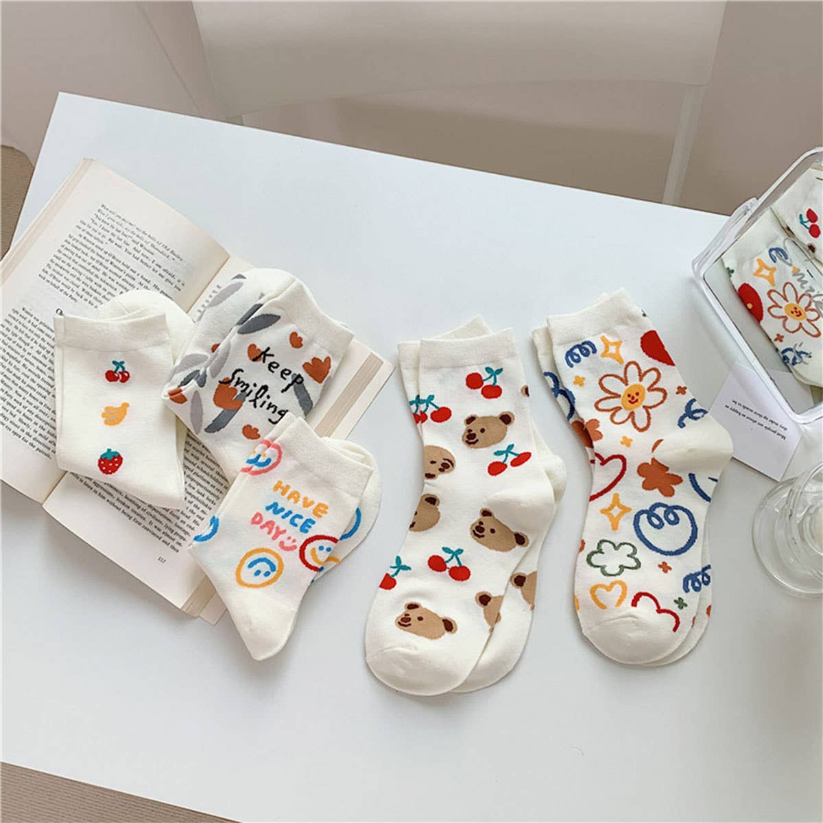 MILKY WHITE DOODLE SMILEY PATTERN CREW SOCKS